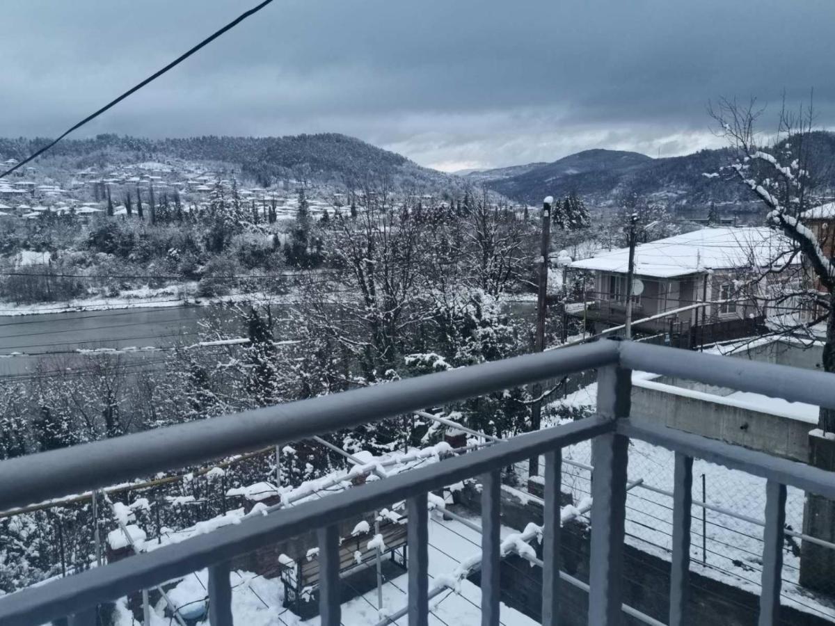 Guesthouse Luka Koetaisi Buitenkant foto