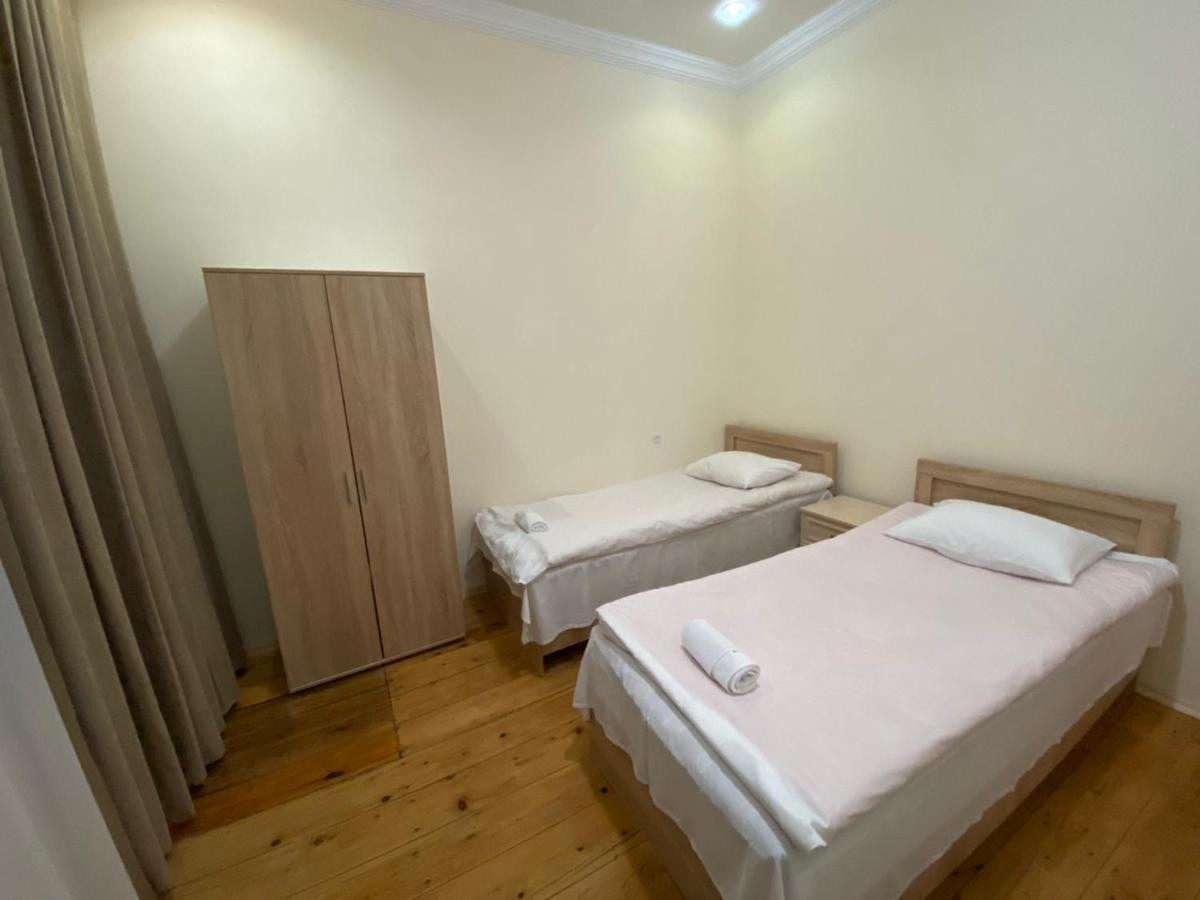 Guesthouse Luka Koetaisi Buitenkant foto