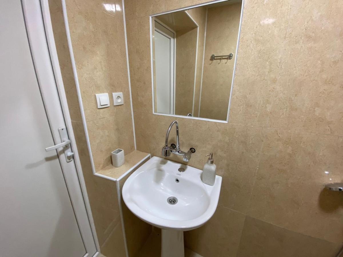 Guesthouse Luka Koetaisi Buitenkant foto