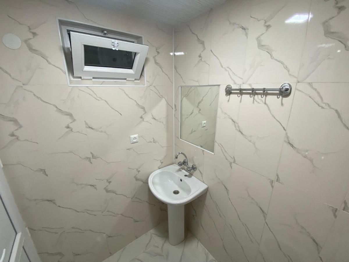 Guesthouse Luka Koetaisi Buitenkant foto