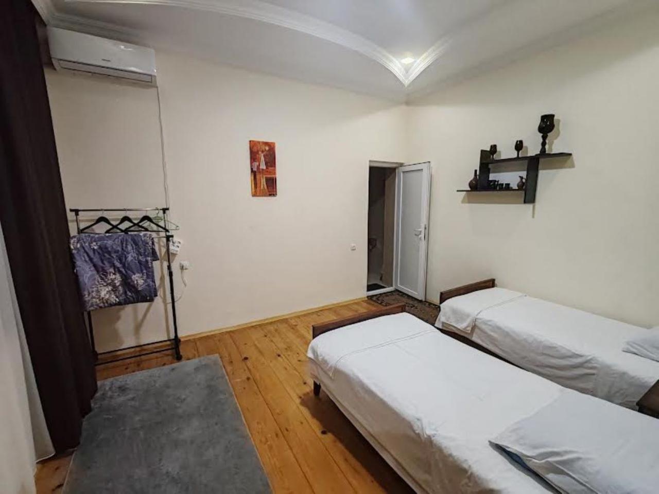 Guesthouse Luka Koetaisi Buitenkant foto