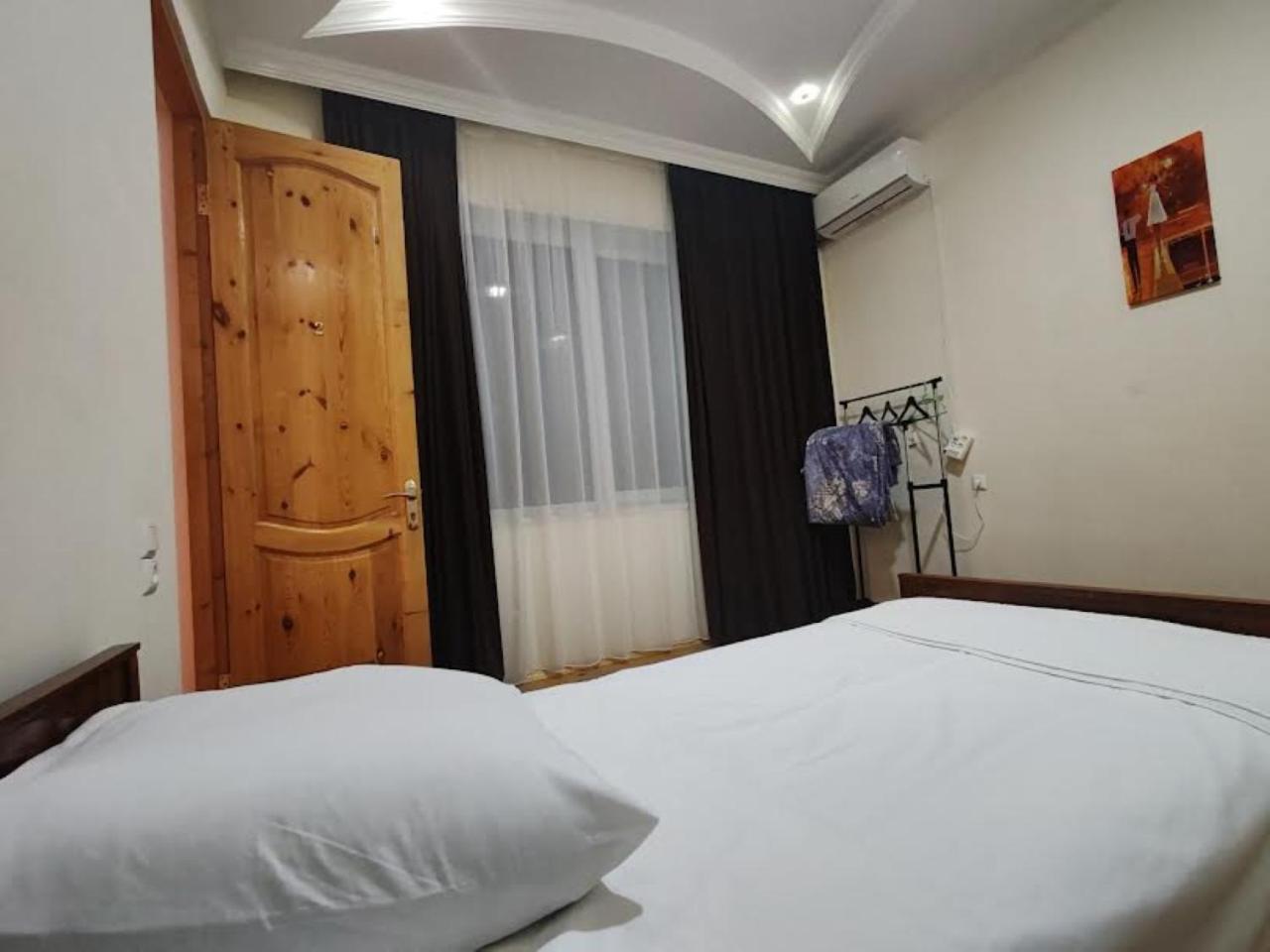 Guesthouse Luka Koetaisi Buitenkant foto